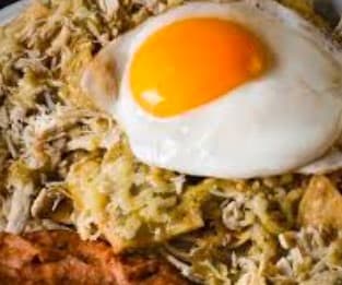 Chilaquiles Verdes con Huevo