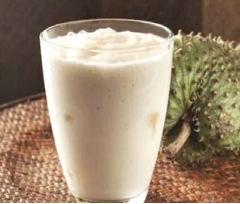 Jugo Natural de Guanábana en Leche