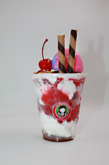 Fresa Especial con Chocolate, Chantilly y Helado