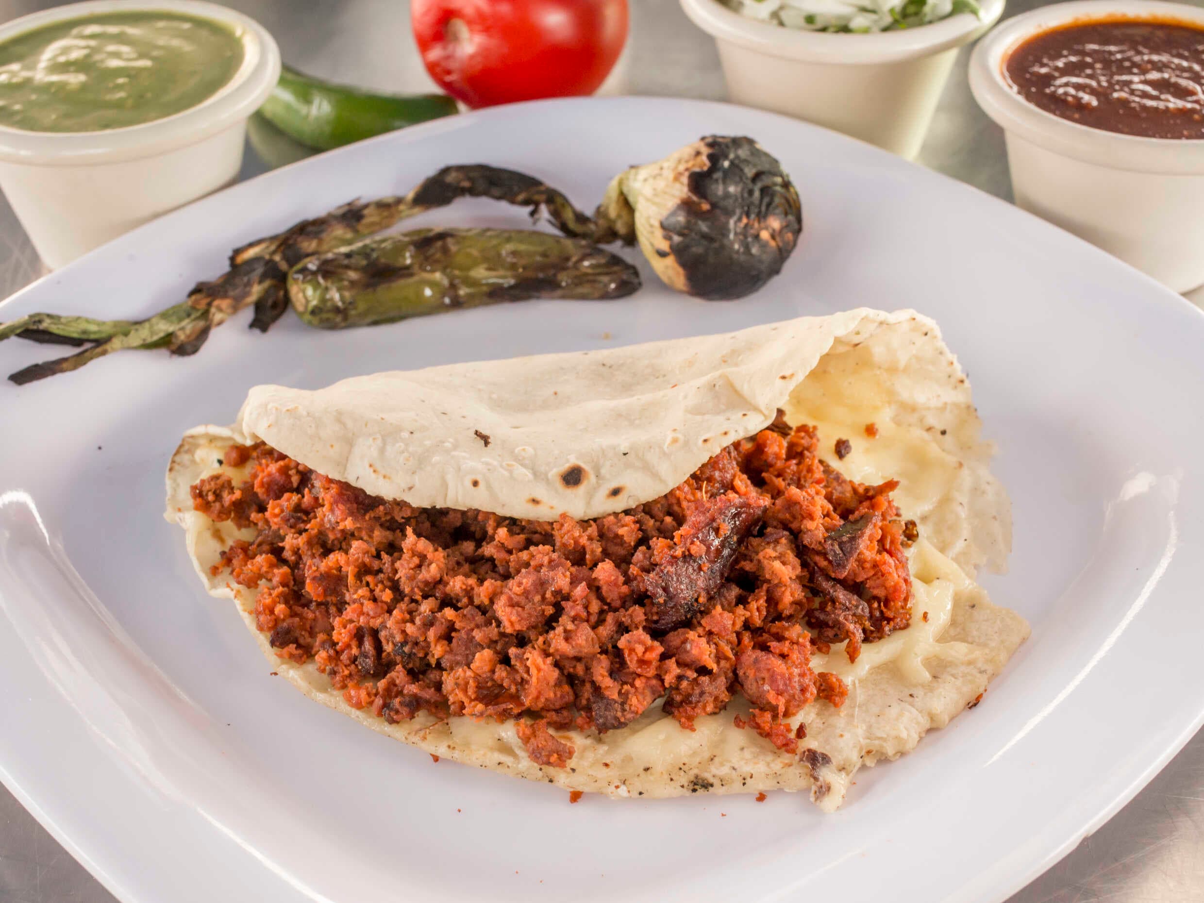 2 QUESADILLA + 1 AGUA FRESCA