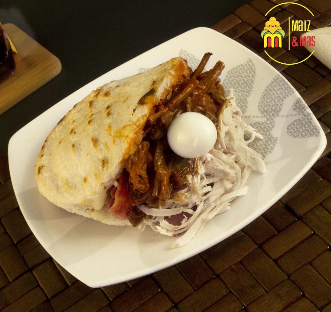 Arepa con Todo