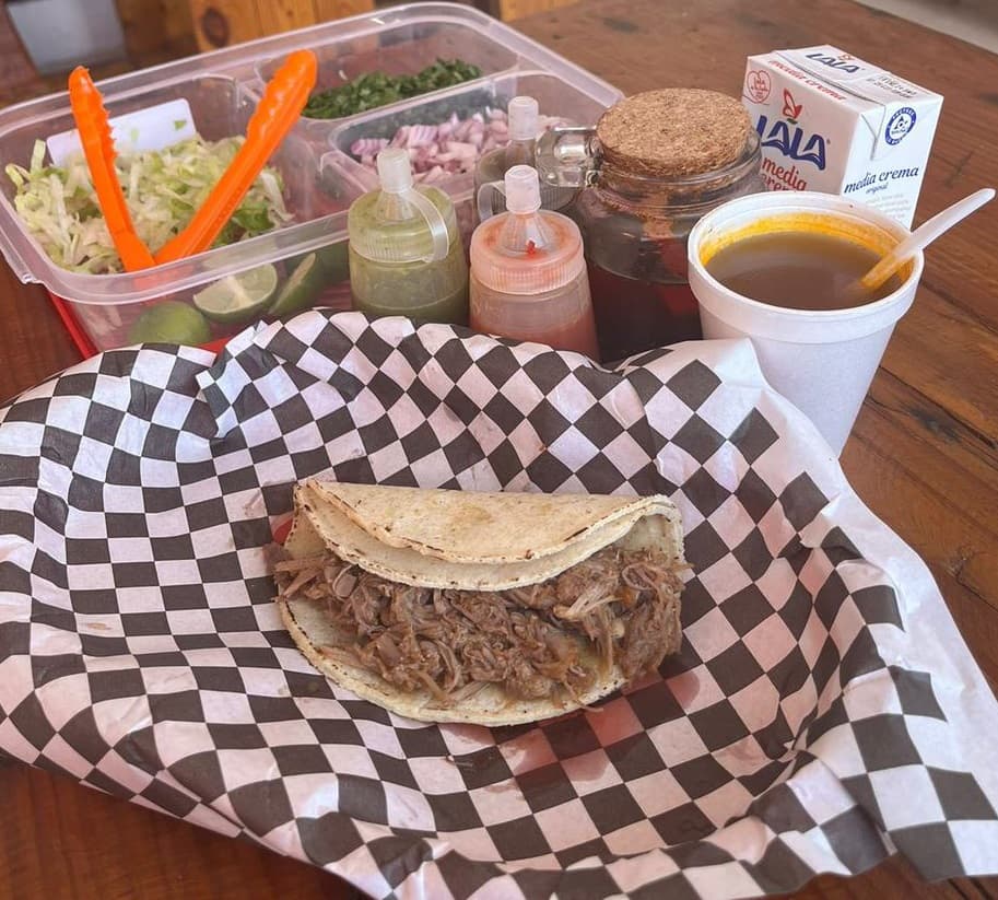 COMBO 3 TACOS SUAVES + AGUA FRESCA Y CONSOME