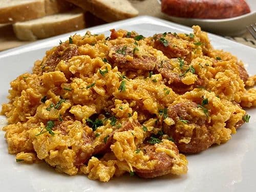 Huevos con Chorizo