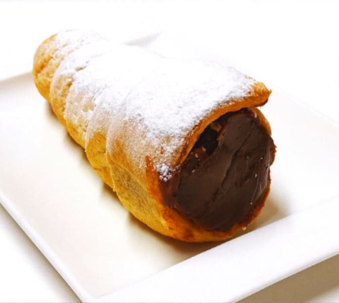 Cacho de hojaldre y dulce de leche