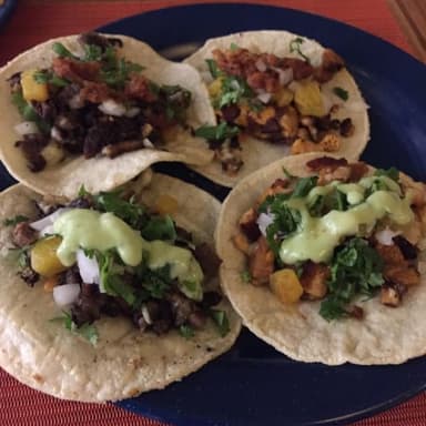 Taco de Bistec con Queso