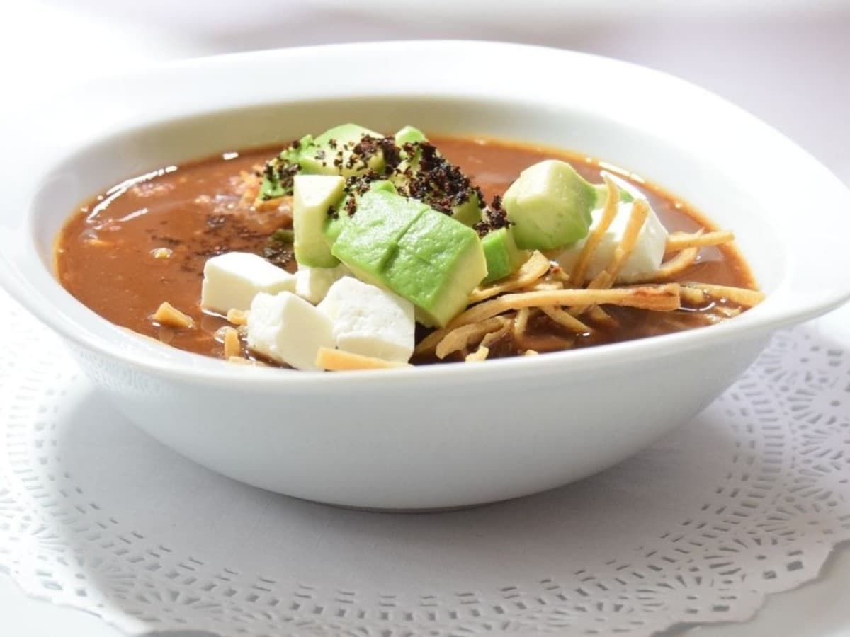 Combo Sopa de Tortilla con Pollo + Agua Fresca