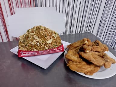 Caja Mediana, 1/2 Pollo y Espagueti