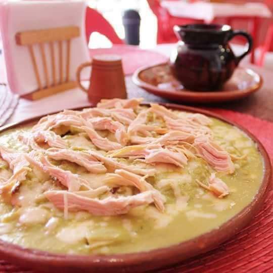 Chilaquiles Verdes Jumbo con Pollo