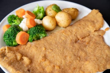 Milanesa de res empanizada