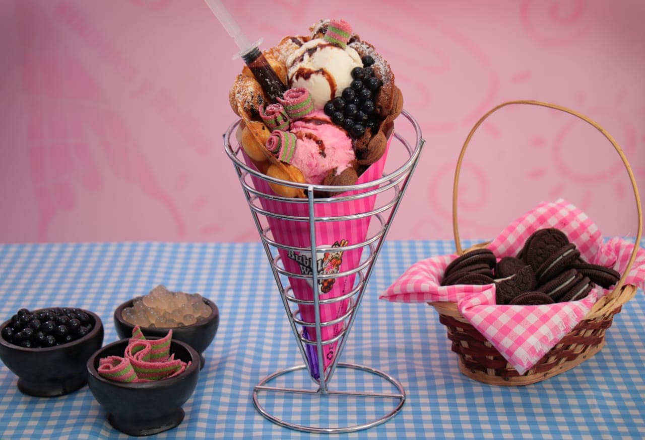 Waffle con 2 bolas de helado