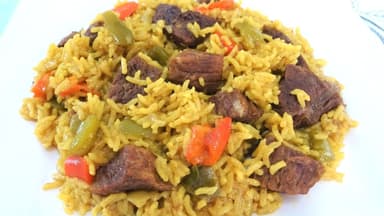Arroz con Carne de Res y Verduras en Salsa