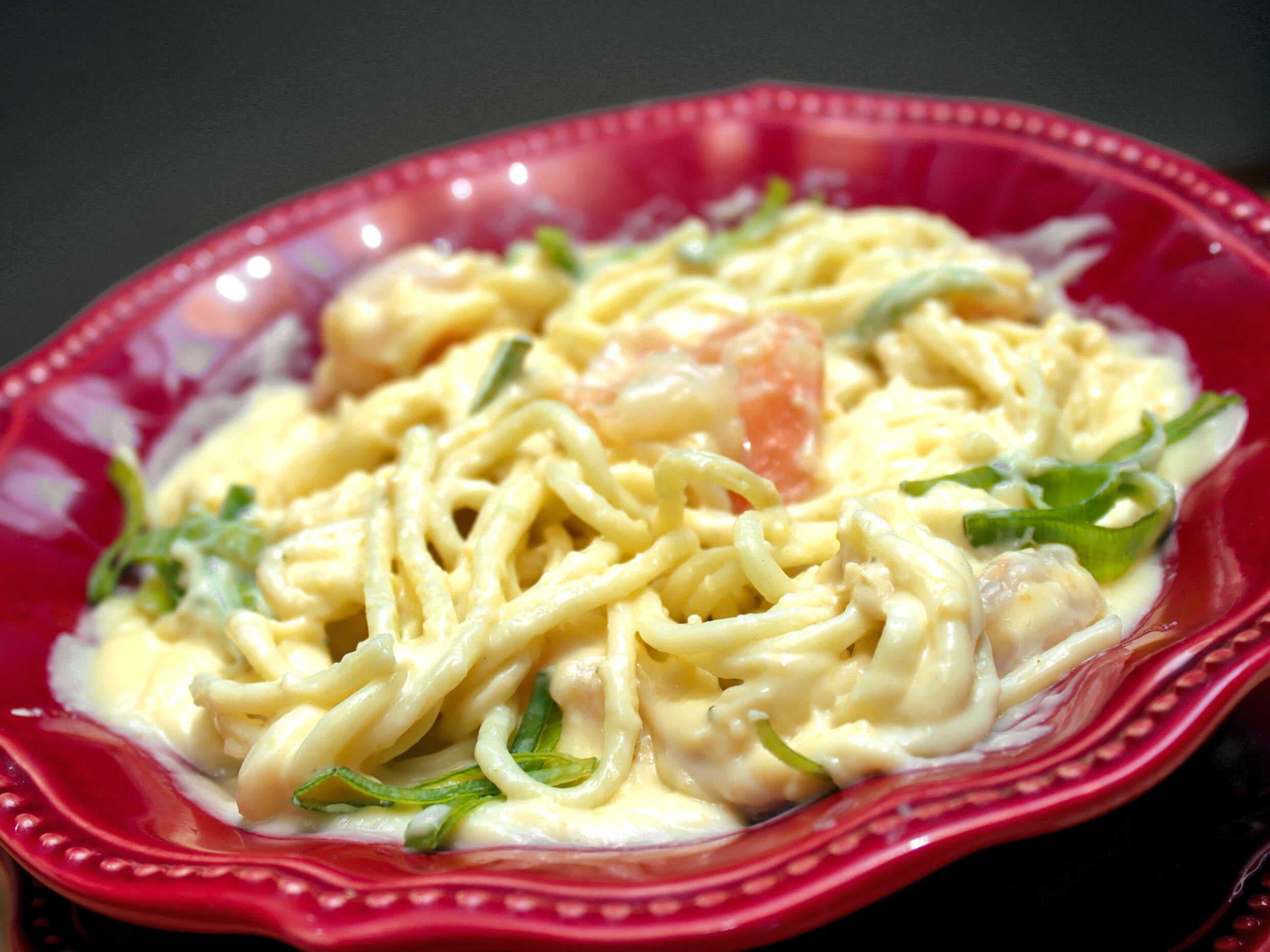 Spaguetti en salsa blanca con mariscos