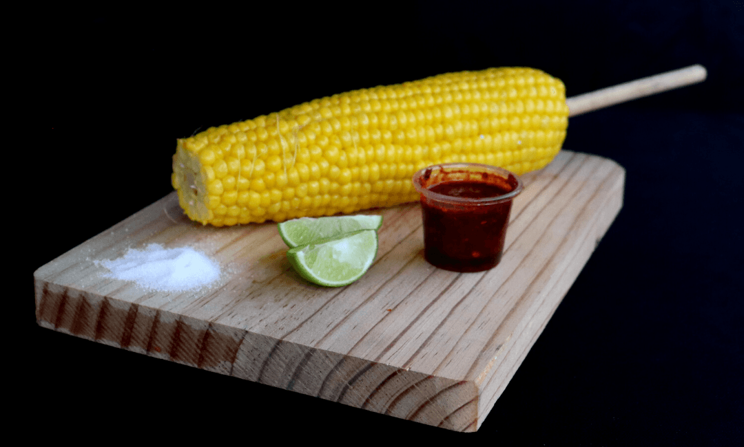 Elote Entero Amarillo con Sal y Limón