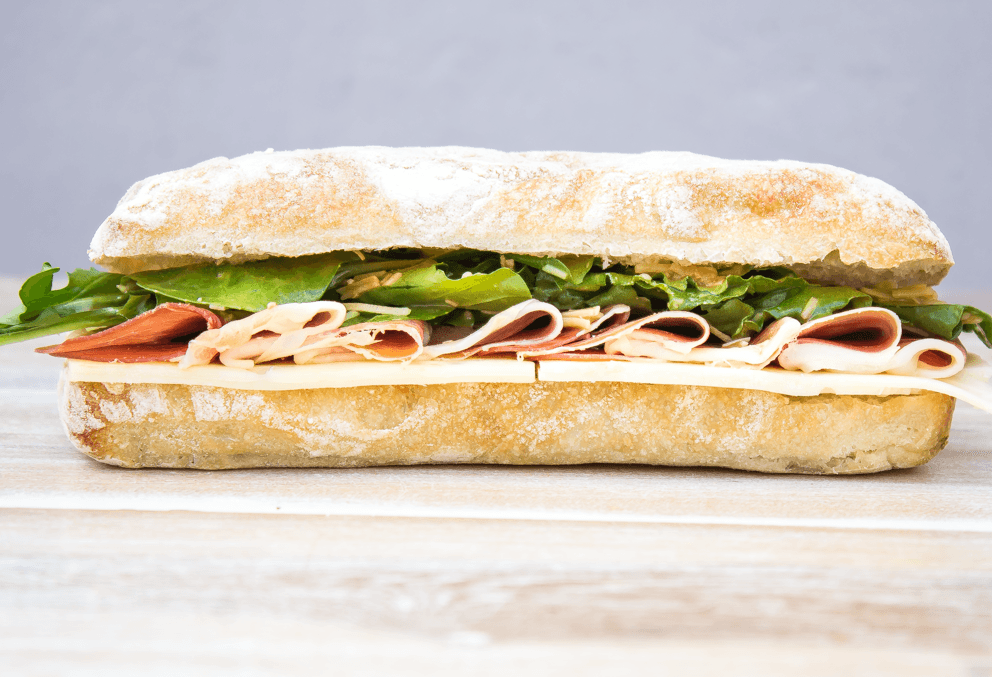 Sánduche de Jamón Serrano y Queso Suizo