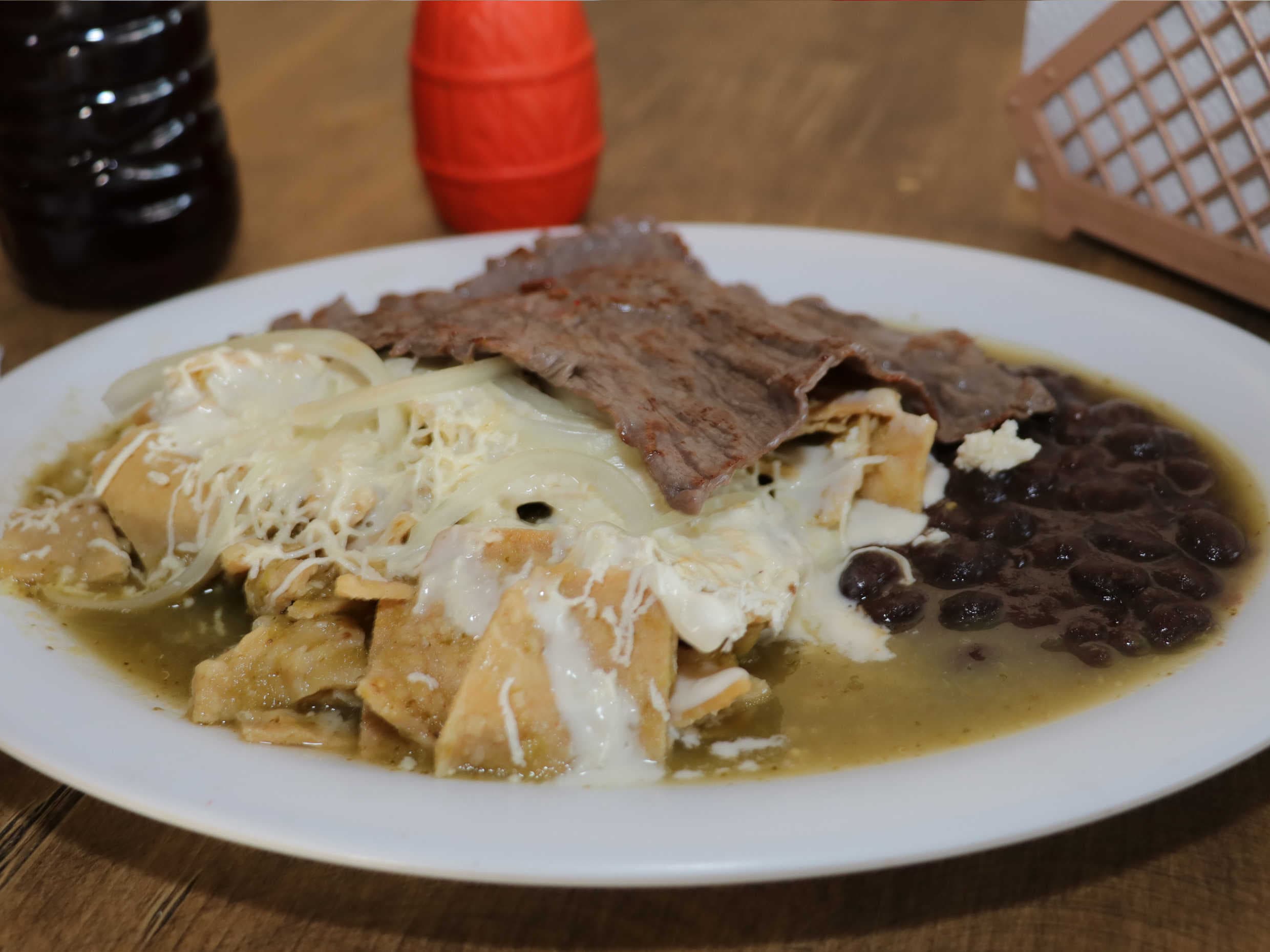 Chilaquiles de Bistec con Tocino y Papa