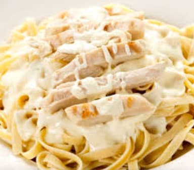 Fetuccino Alfredo con Pollo