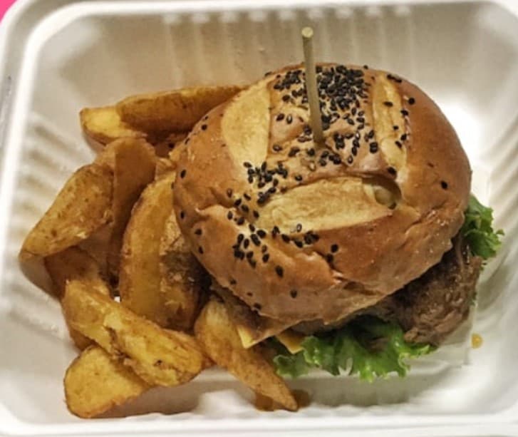 Hamburguesa Tica