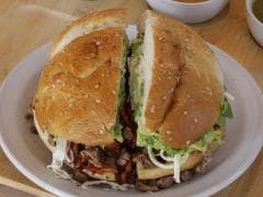 Cemita campechana + Agua de Sabor