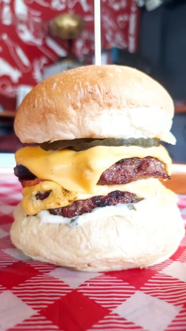 Cheese Burger Doble Carne + Papas