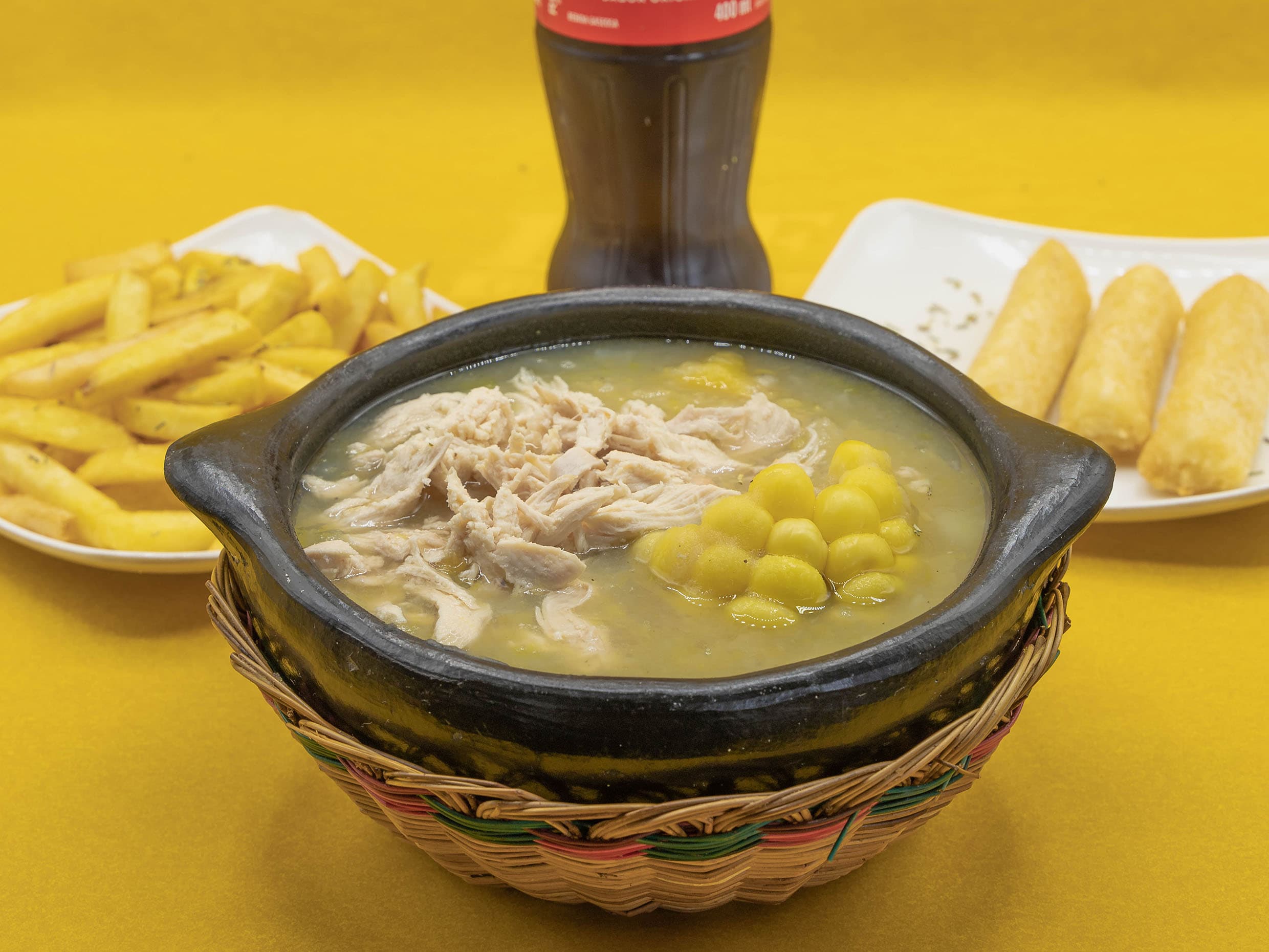 1 ajiaco mediano y 1 limonada
