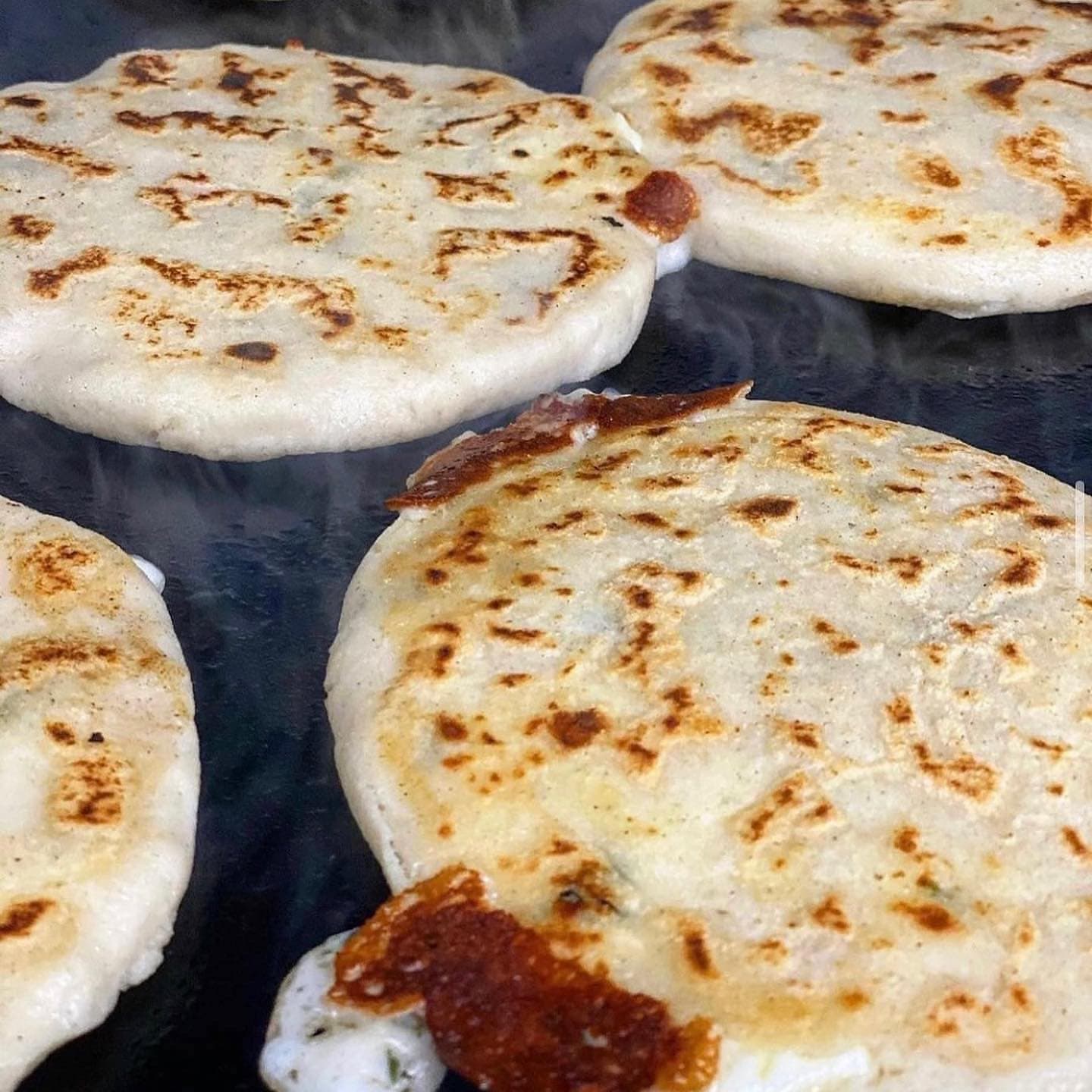 Pupusa de Frijol y Queso