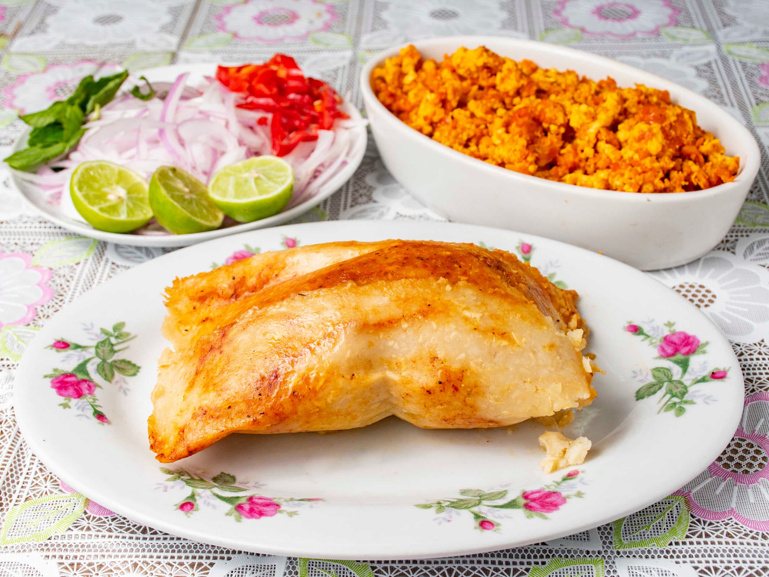 Tamal Combinado con Salchicha Huachana