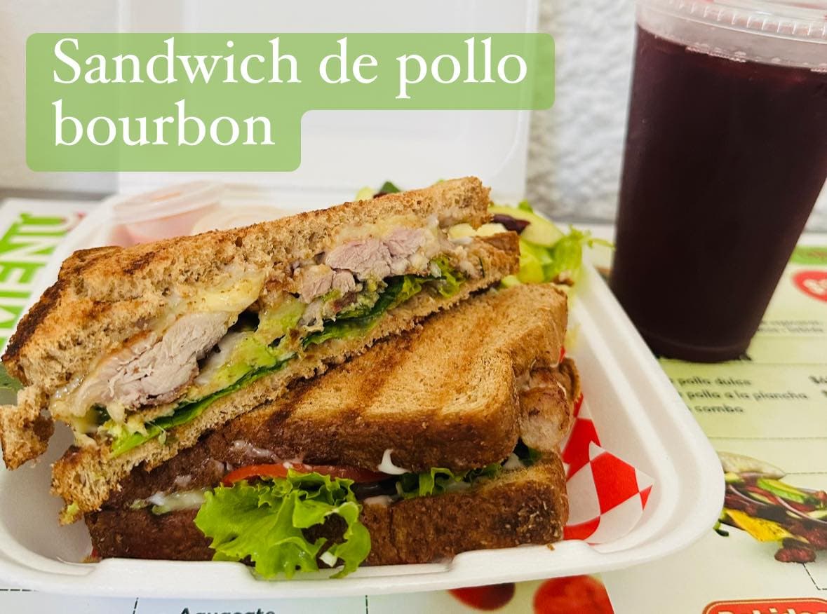 Combo sandwich + ensalada y bebida