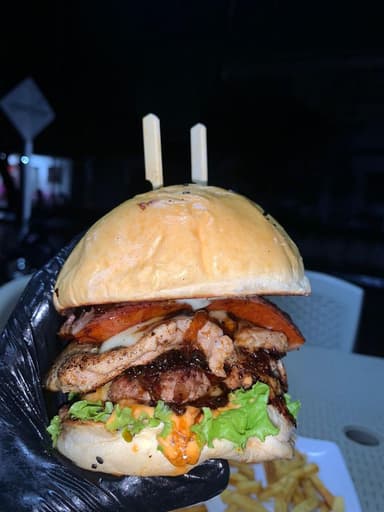 hamburguesa magamos + papas + gaseosa
