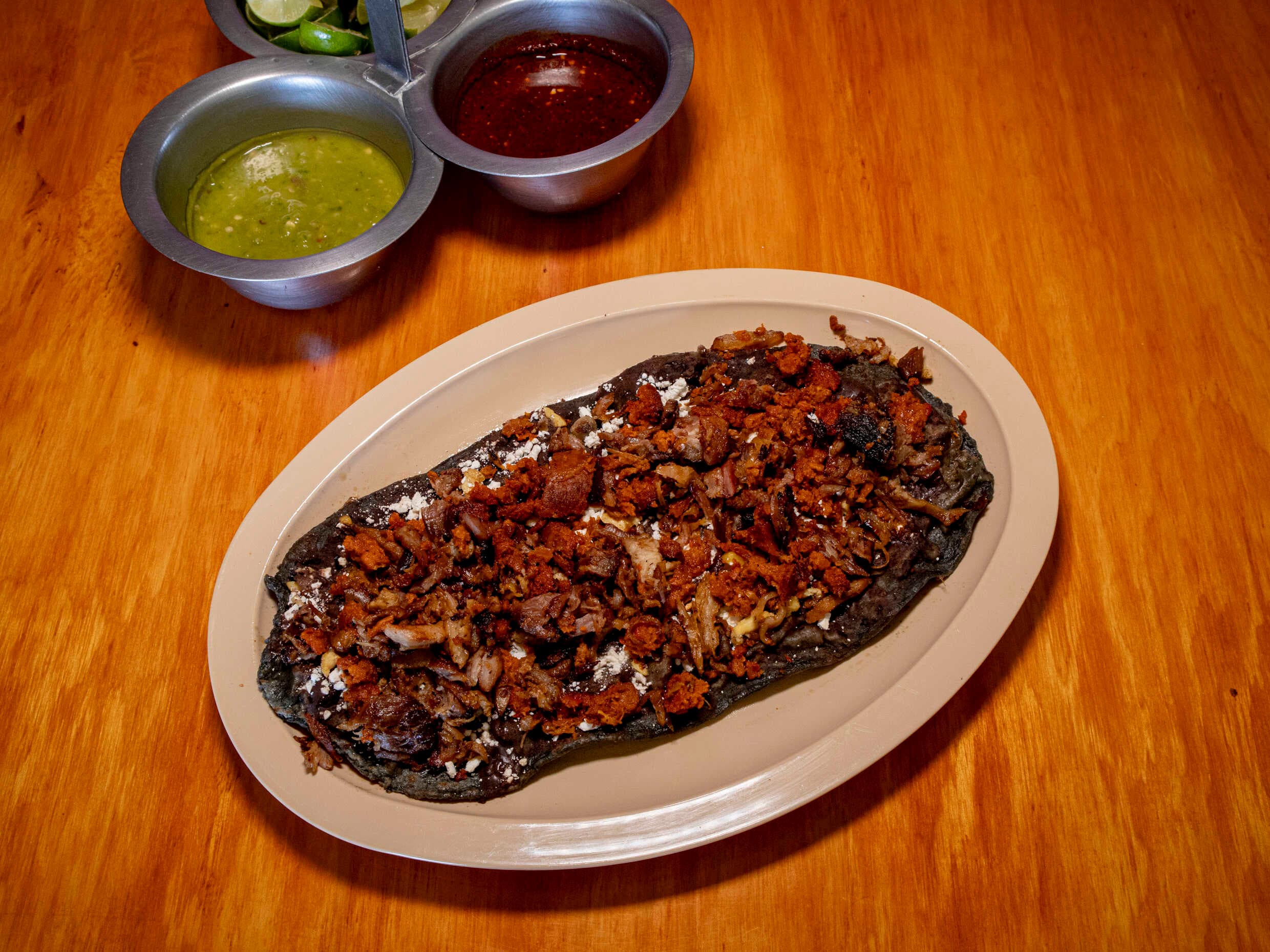 Huarache con Guisado de Papas con Chorizo