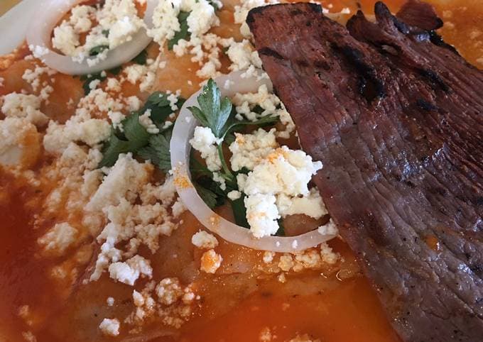 Chilaquiles Rojos con Carne
