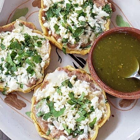 Sopes con frijoles