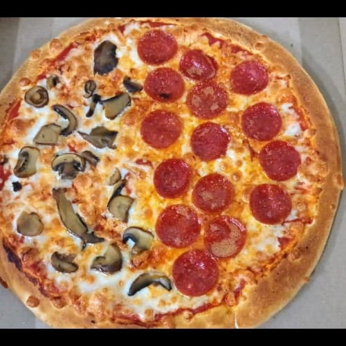 Pizza Mitad Pepperoni Mitad Champiñon