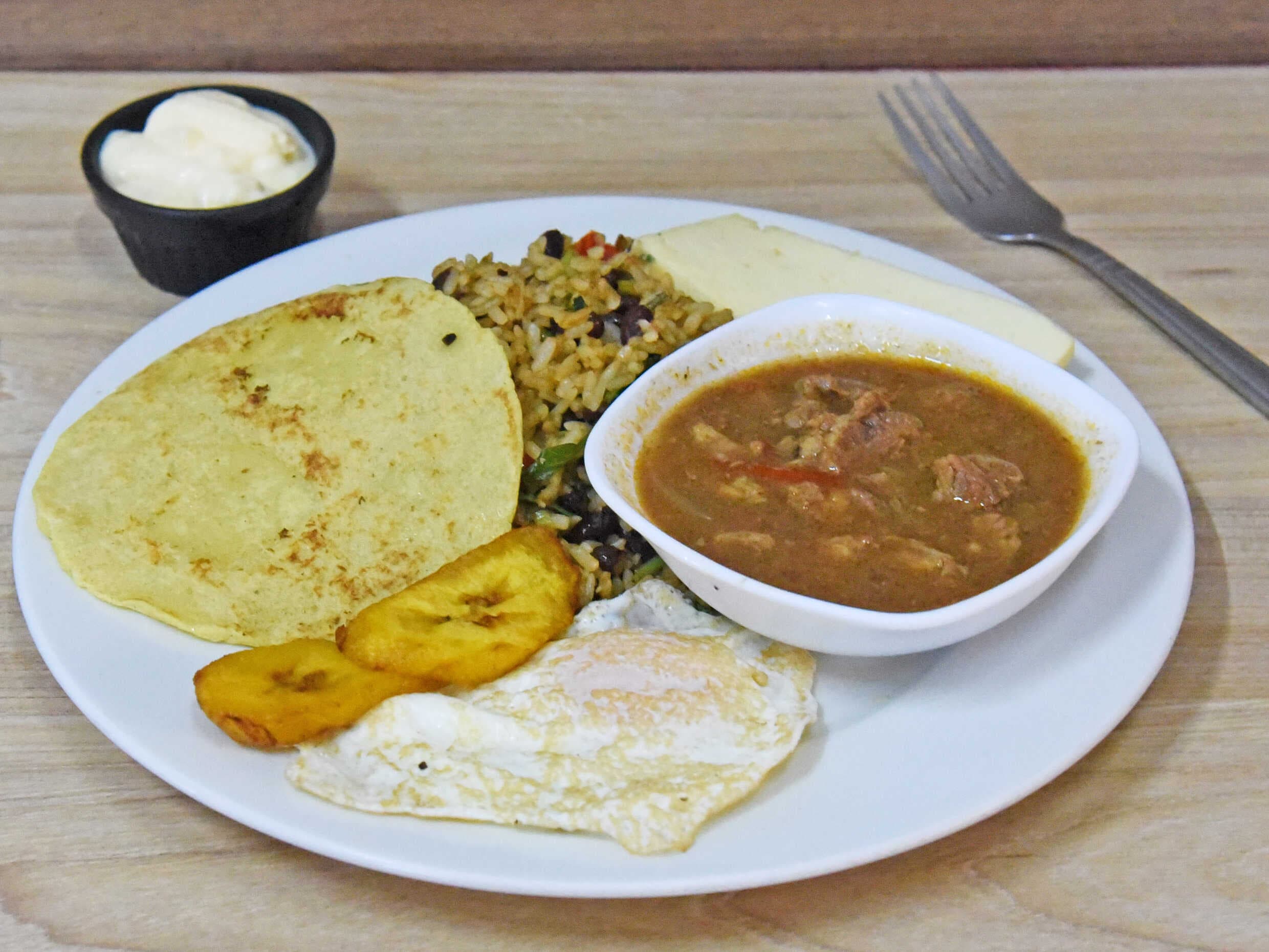 Desayuno Gallo Pinto La Eureka