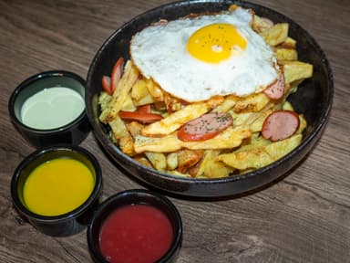 Salchirevuelto