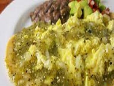 Huevos en Salsa Verde