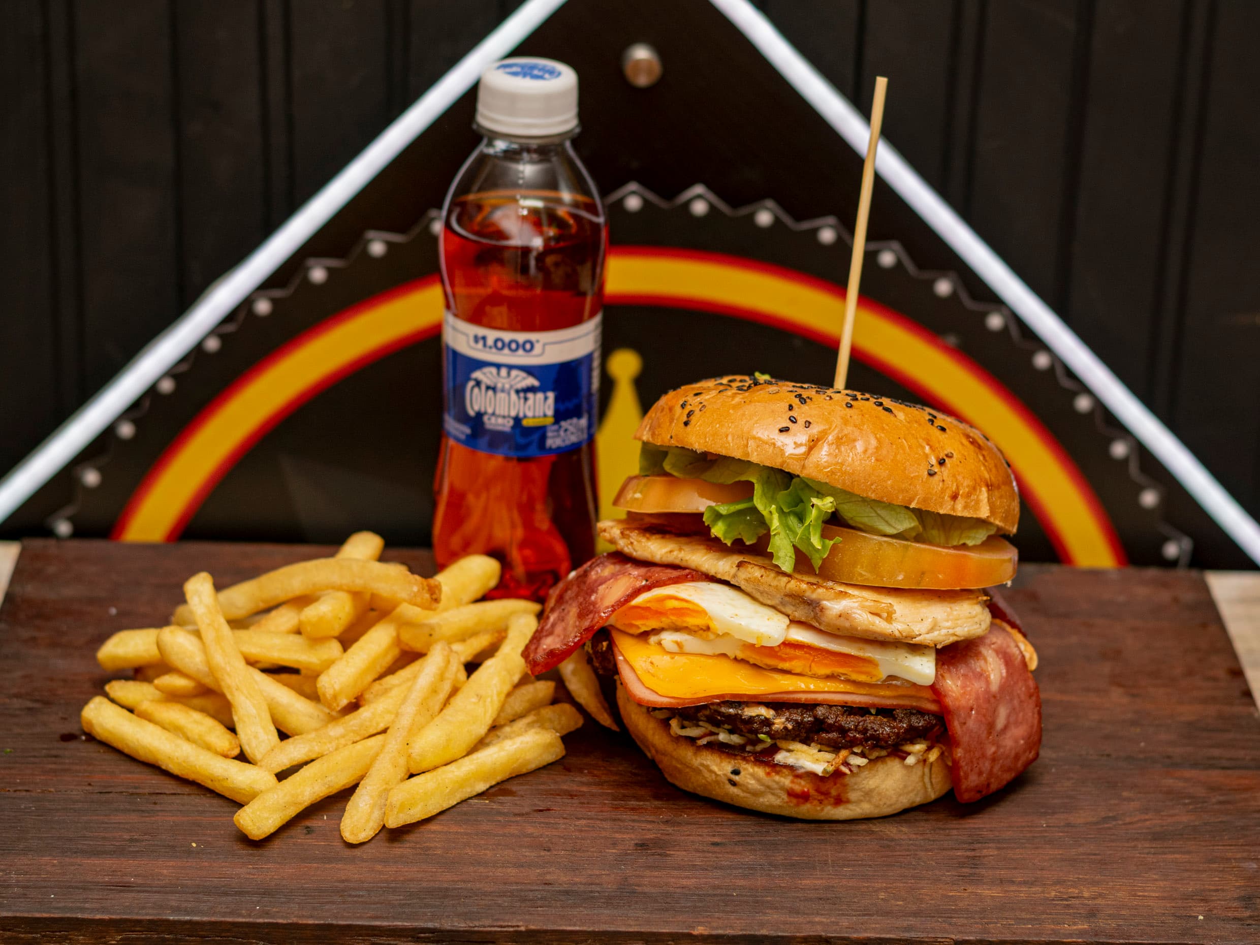 Combo Reina Full Mixta + Papas + Bebida