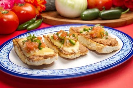 Mollete de Frijoles Puercos (2 Pzas)