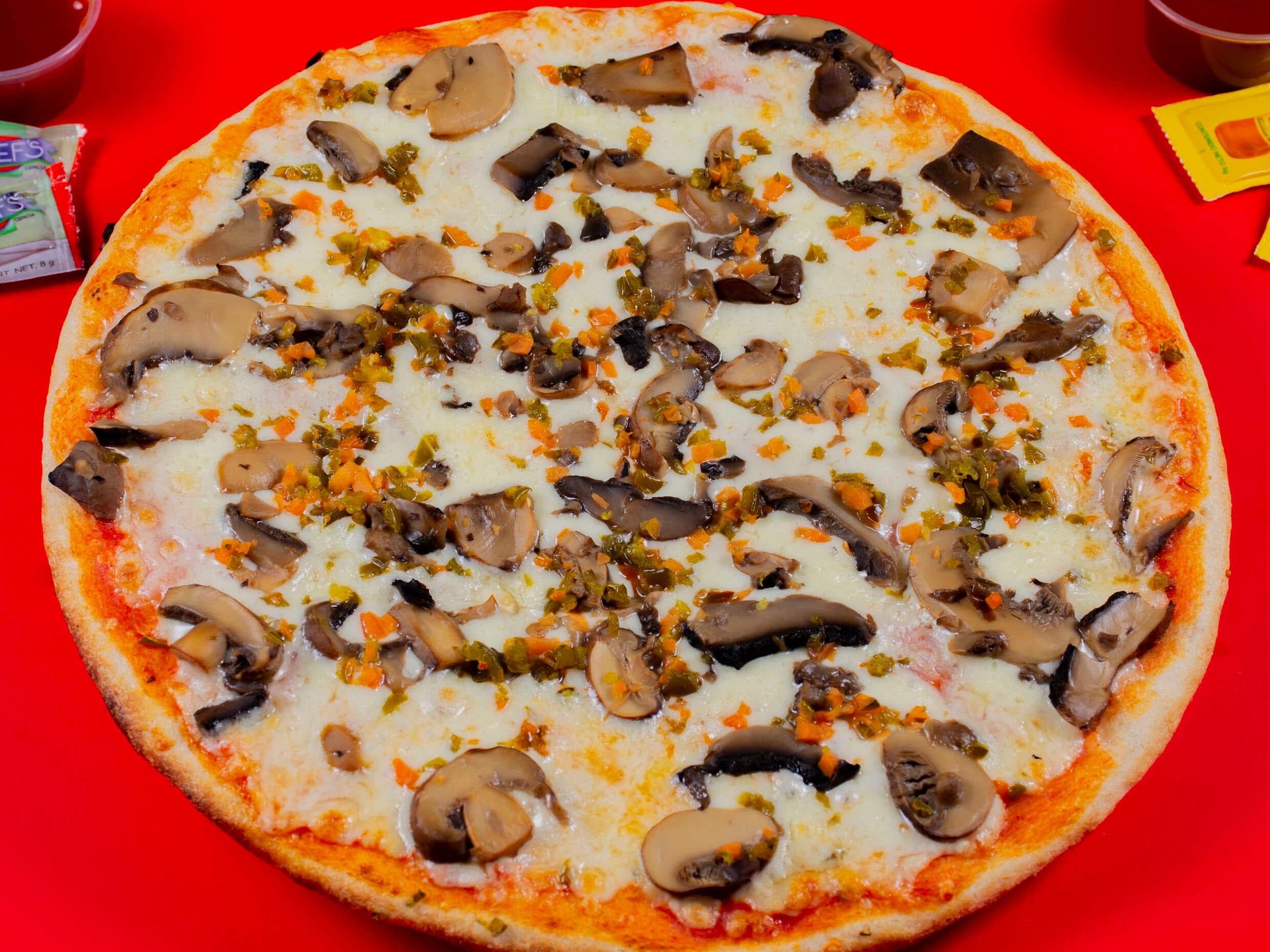 PIZZA DE CHAMPIÑOMES