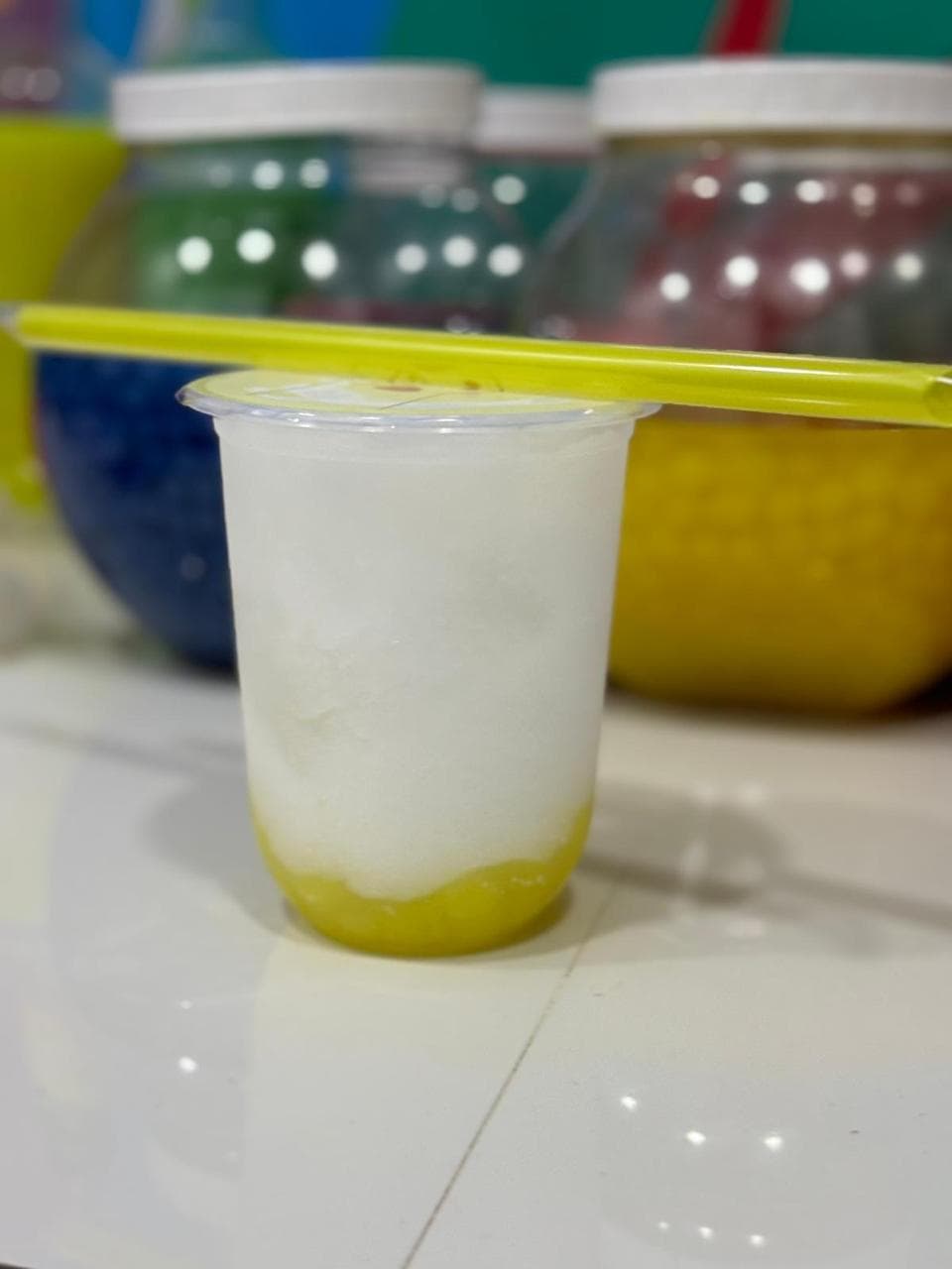 Lichi con Perlas Explosivas de Piña Colada