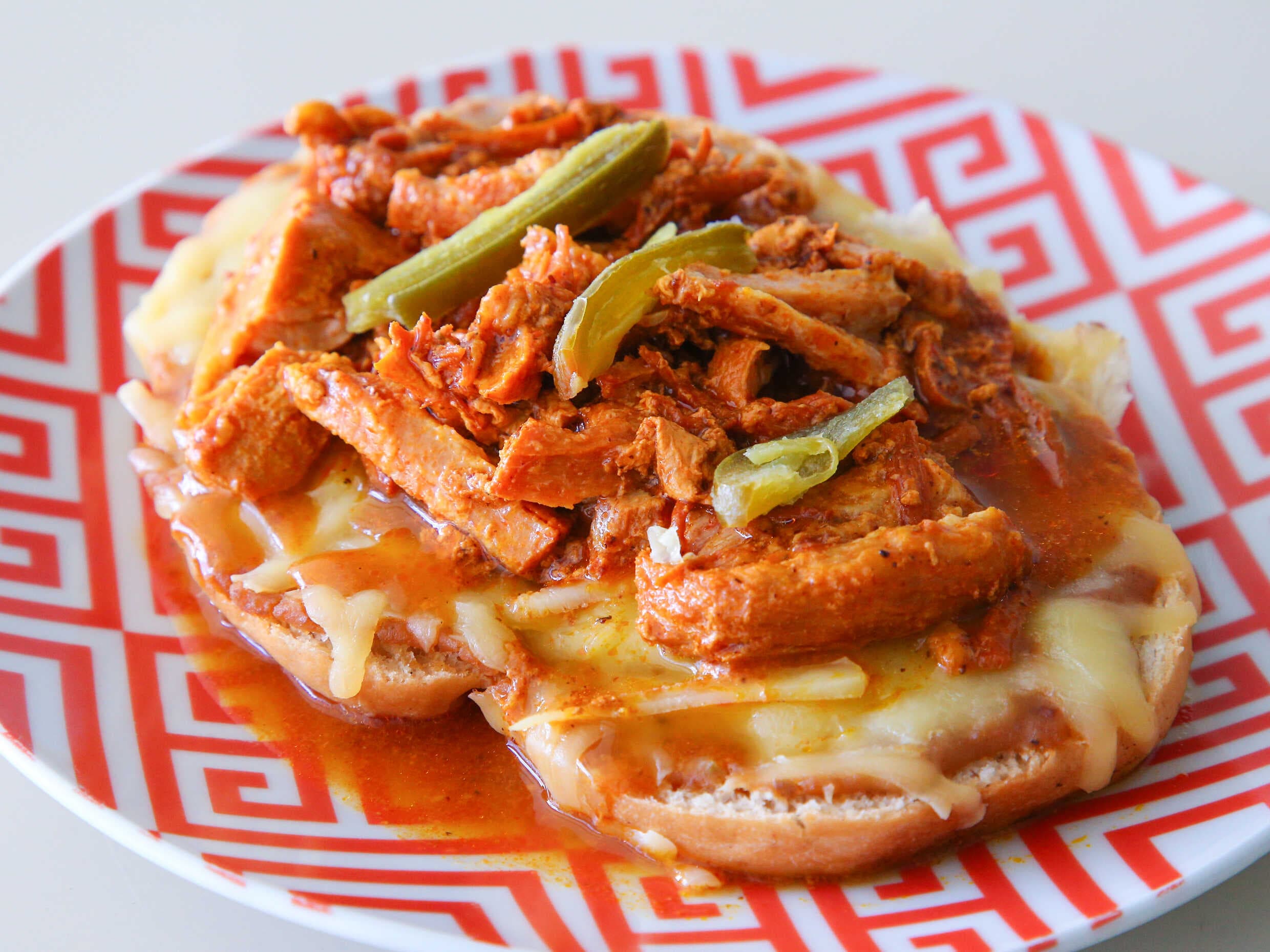 Molletes con Cochinita.
