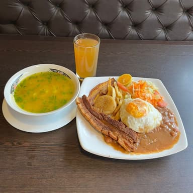 Ejecutivo con chicharron