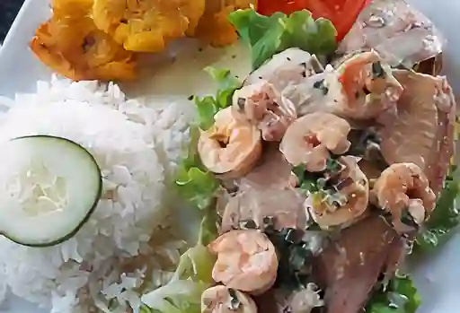 Tilapia con Camarones