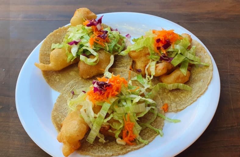 3 Tacos de Camaron Capeado+Agua del Dia