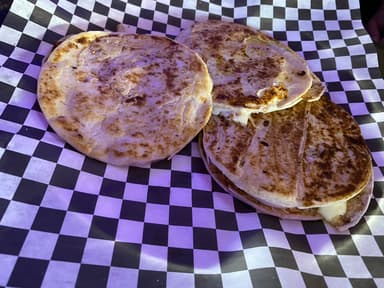 Sincronizadas en tortilla de harina