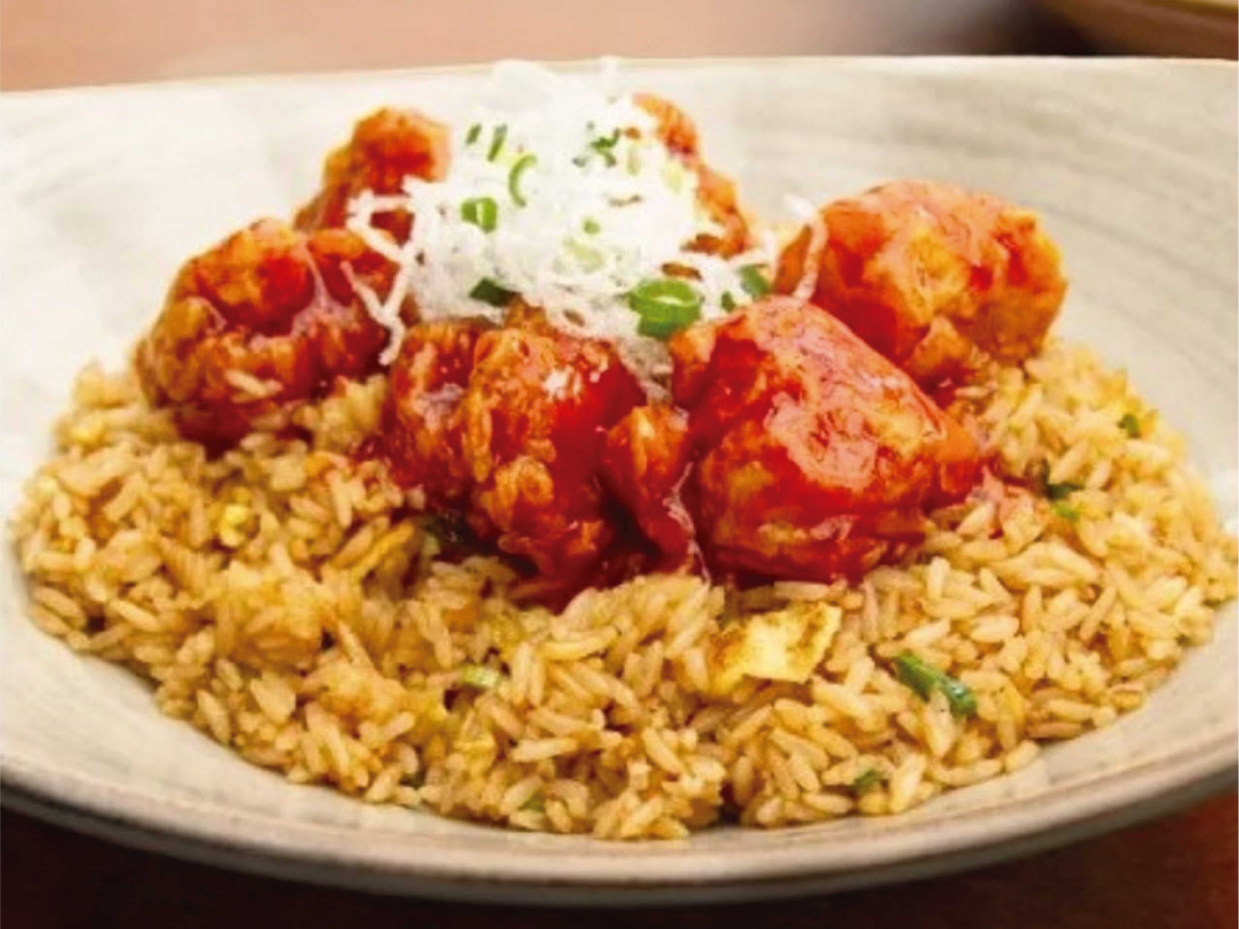 Mr. Orange Chicken con Arroz Chaufa