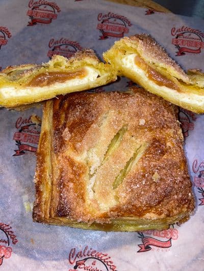 Pastel de Arequipe y Queso