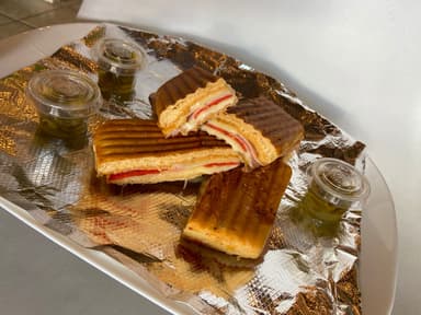PANINI DE PEPERONI Y QUESOS