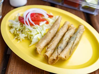 Media Orden de Tacos Dorados Vegetarianos 4 Pzas