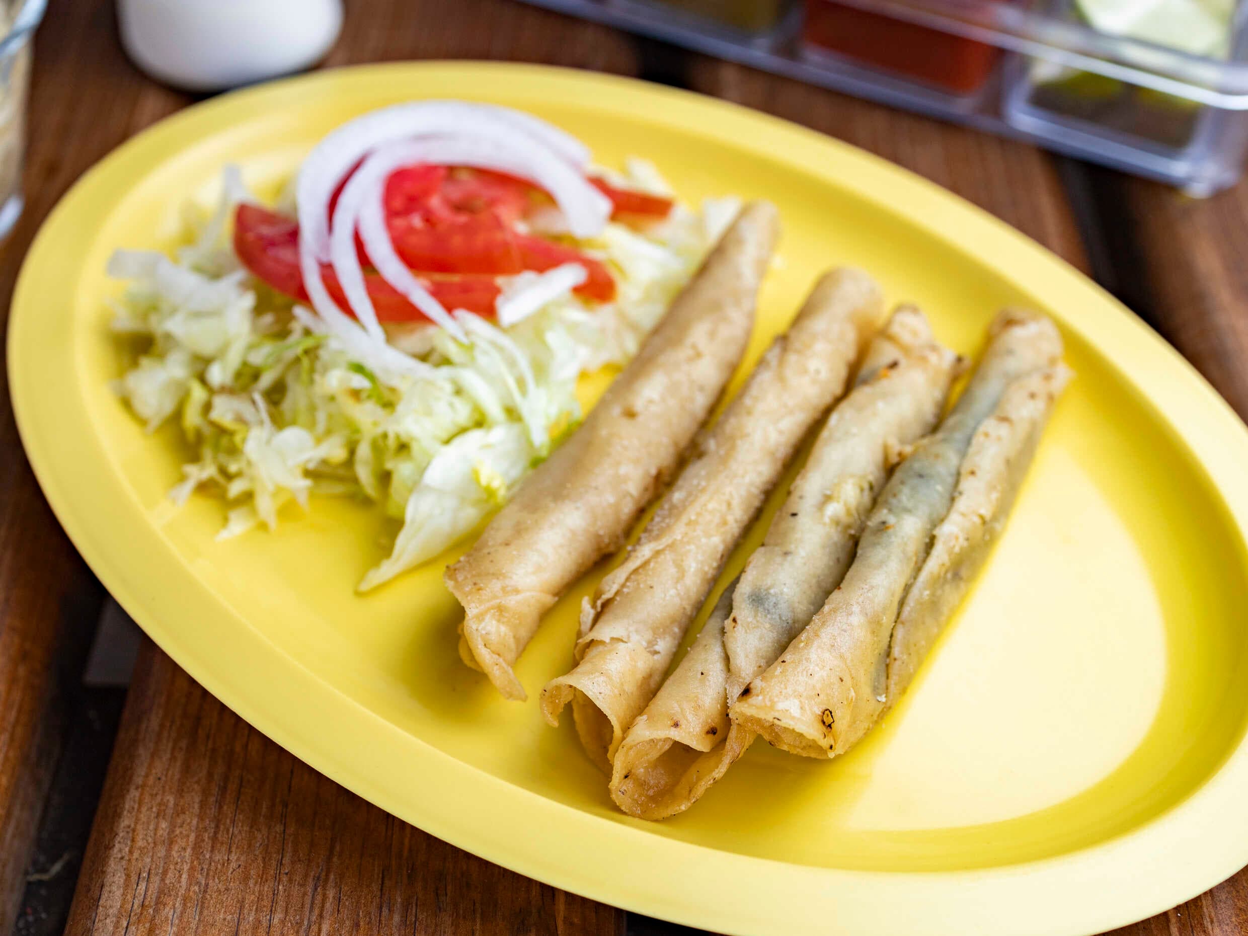 Media Orden de Tacos Dorados Vegetarianos 4 Pzas