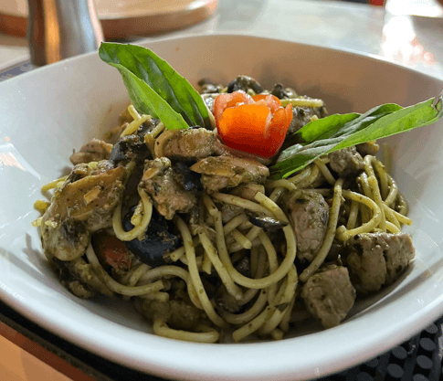 Combo Pasta Pesto con Lomito más Bebida